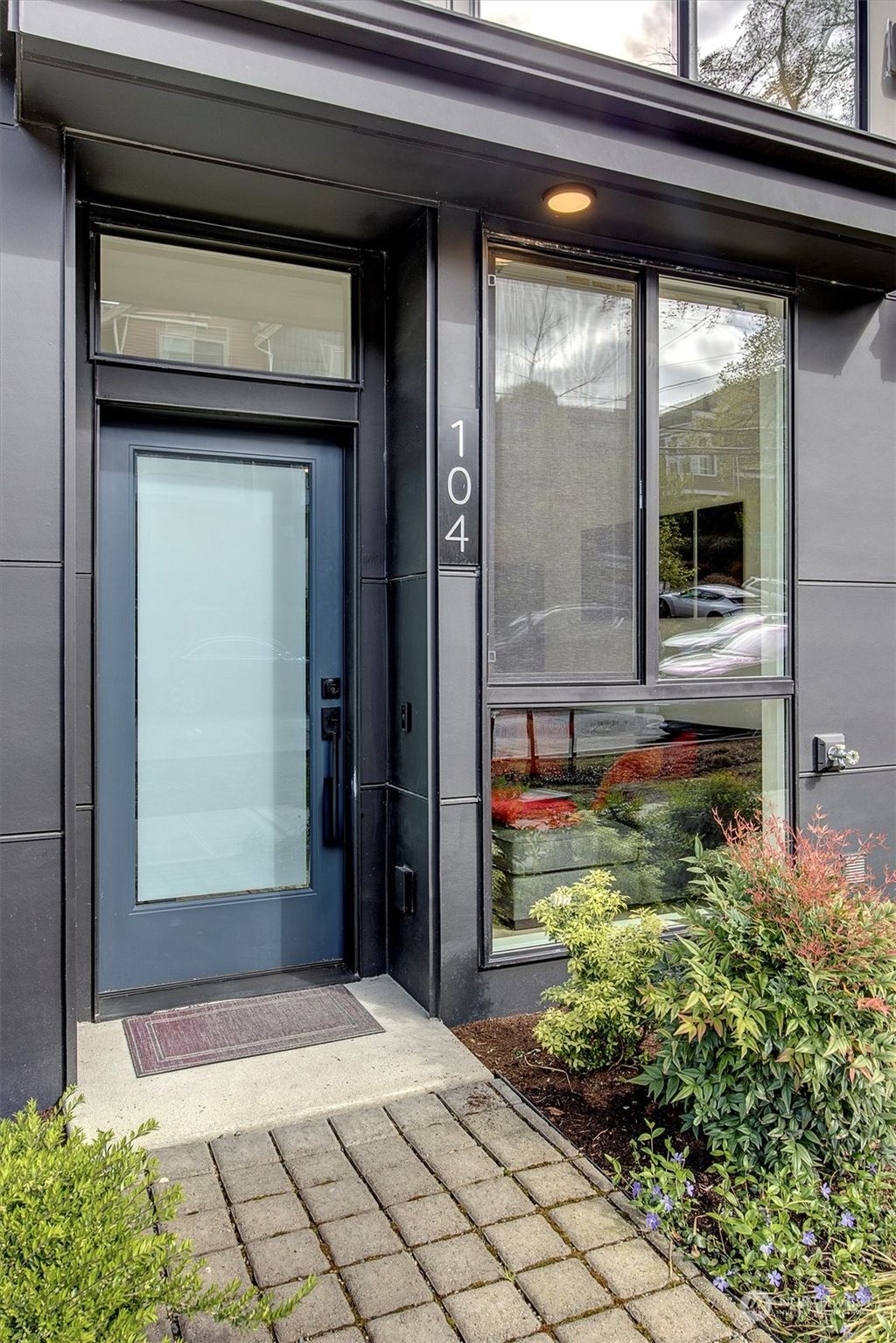 Photo of 104 26th Avenue E, Seattle, WA 98112 (MLS # 2216625)