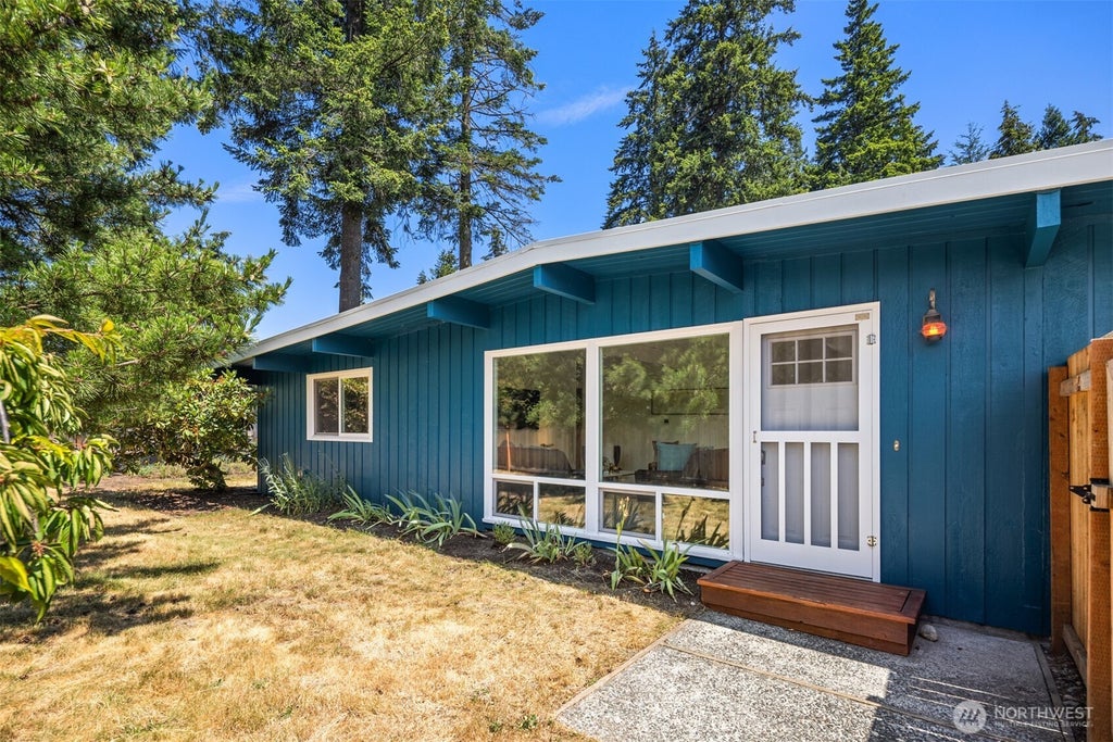 Photo of 7425 202nd St ST SW, Lynnwood, WA 98036 (MLS # 2549789)
