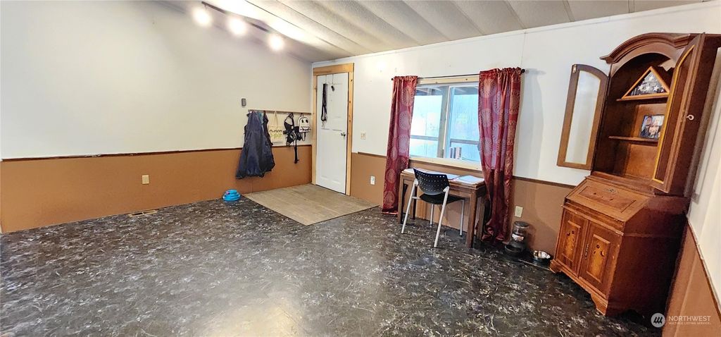listing image 9365903952905907780