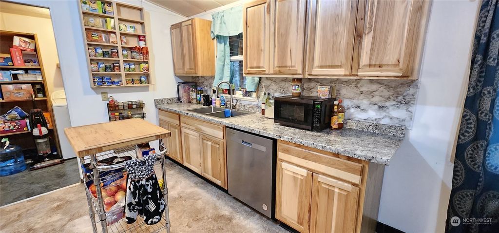listing image 9365847347415230629