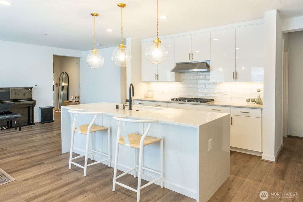 Photo of 15558 NE 15th Place #301, Bellevue, WA 98007 (MLS # 2449388)