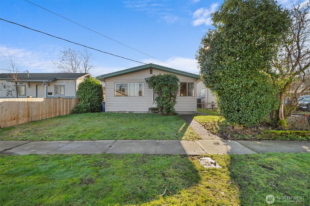 Photo of 218 14th Street SE, Auburn, WA 98002 (MLS # 2469720)