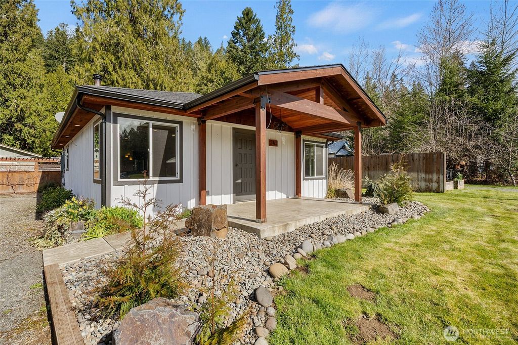 Photo of 547 Silverbrook Road, Randle, WA 98377 (MLS # 2498297)