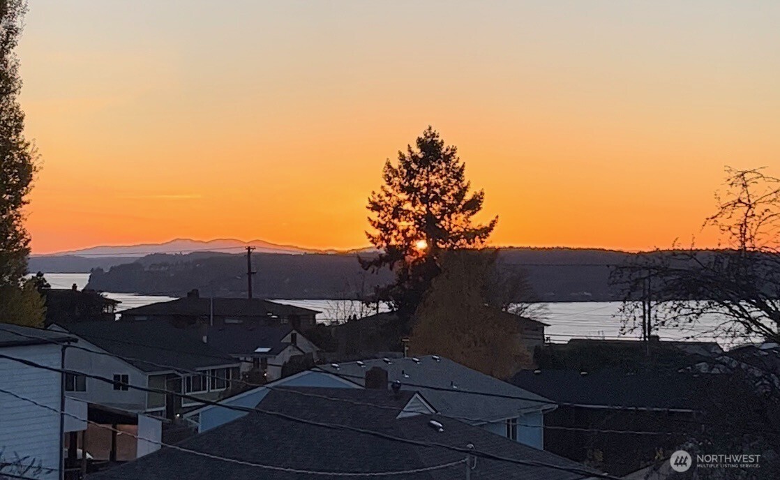 Tacoma, Washington 98465, United States, 3 Bedrooms Bedrooms, ,1 BathroomBathrooms,Residential,Active,240212