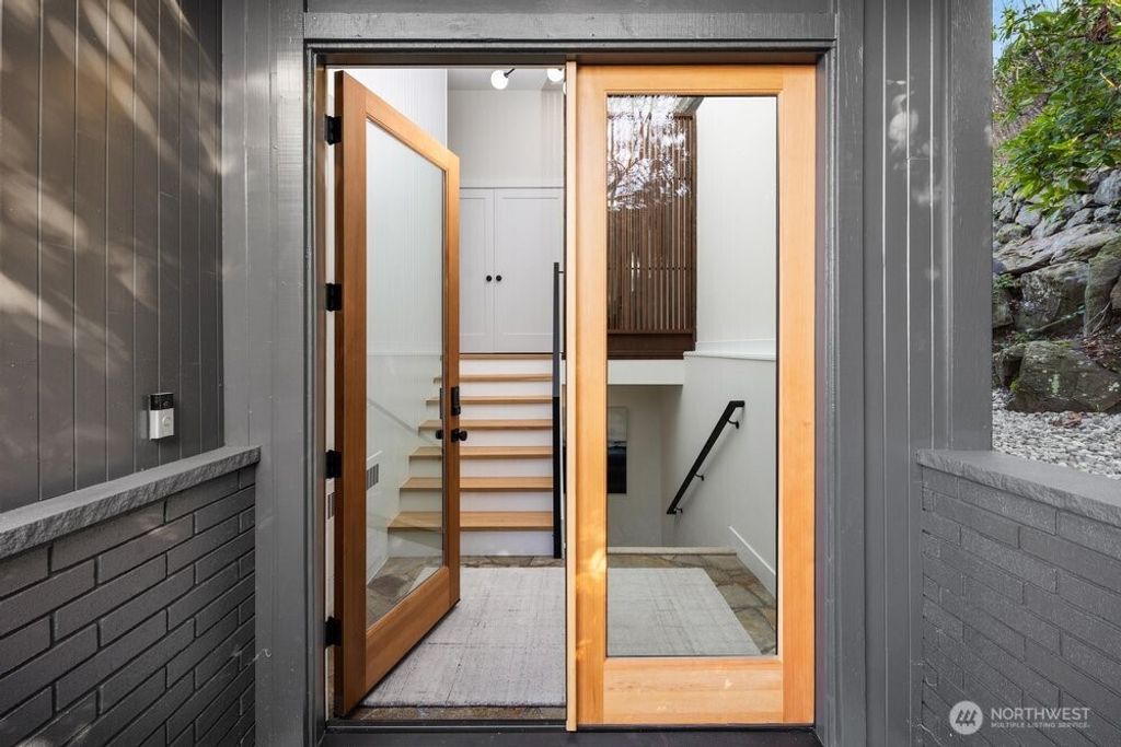 Photo of 12639 shorewood Drive SW, Burien, WA 98146 (MLS # 2479767)