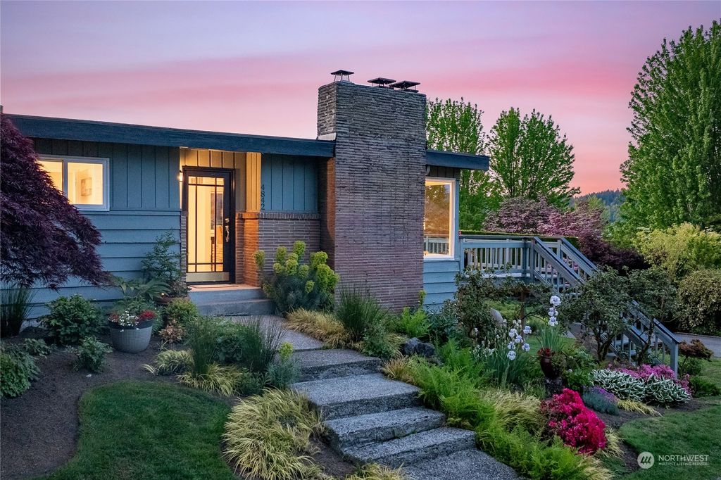 Photo of 4842 194th Avenue SE, Issaquah, WA 98027 (MLS # 2237850)
