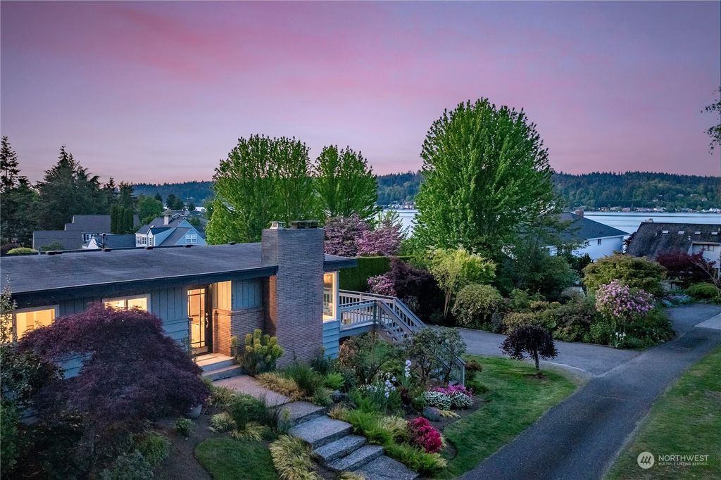 Photo of 4842 194th Avenue SE, Issaquah, WA 98027 (MLS # 2237850)