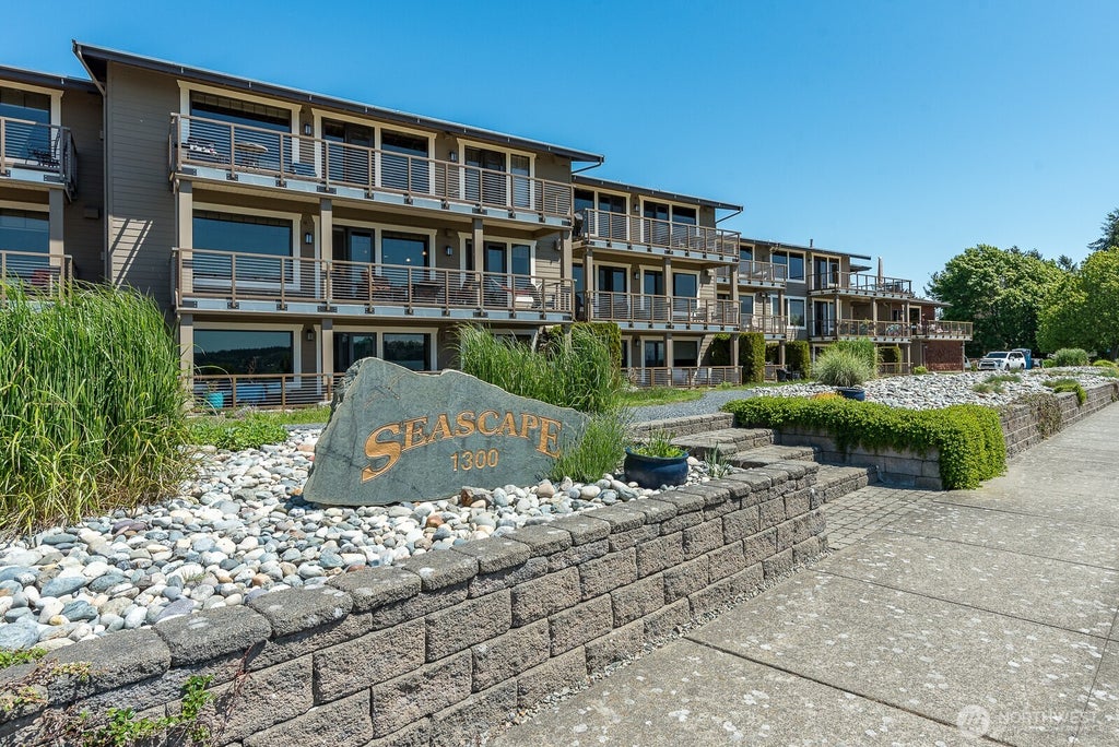 Photo of 1300 Peace Portal DR #101, Blaine, WA 98230 (MLS # 2591795)