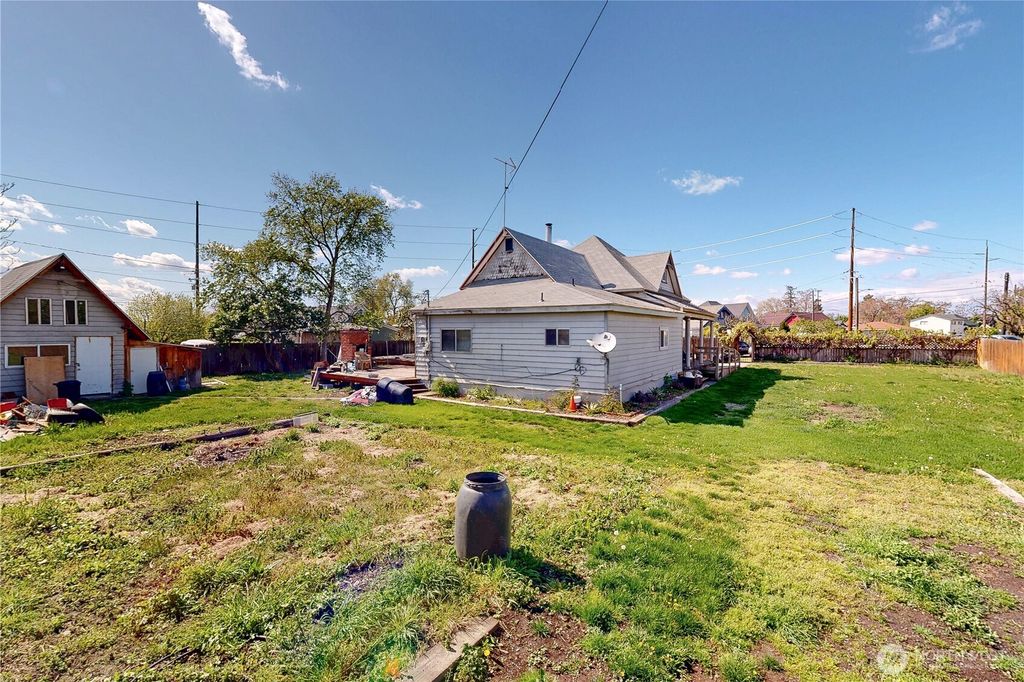 Photo of 319 W Cherry Street, Walla Walla, WA 99362 (MLS # 2512789)