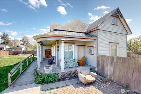 Photo of 319 W Cherry Street, Walla Walla, WA 99362 (MLS # 2512789)