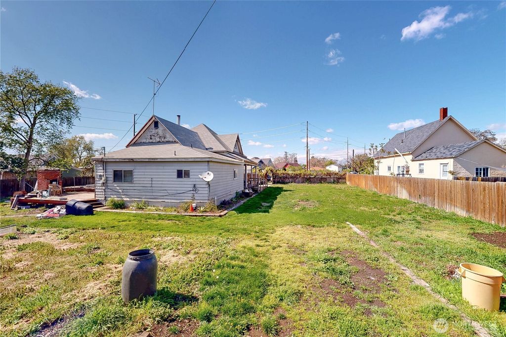 Photo of 319 W Cherry Street, Walla Walla, WA 99362 (MLS # 2512789)