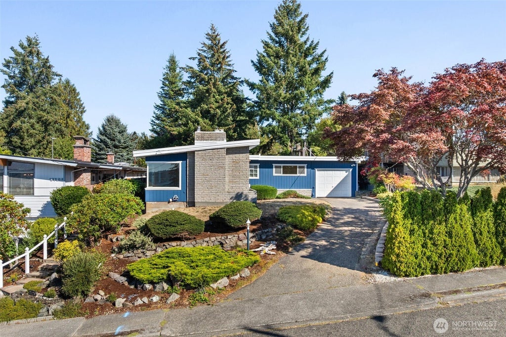 Photo of 2124 E 17th Street, Bremerton, WA 98310 (MLS # 2584246)