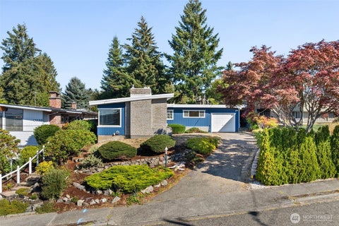 Photo of 2124 E 17th Street, Bremerton, WA 98310 (MLS # 2584246)