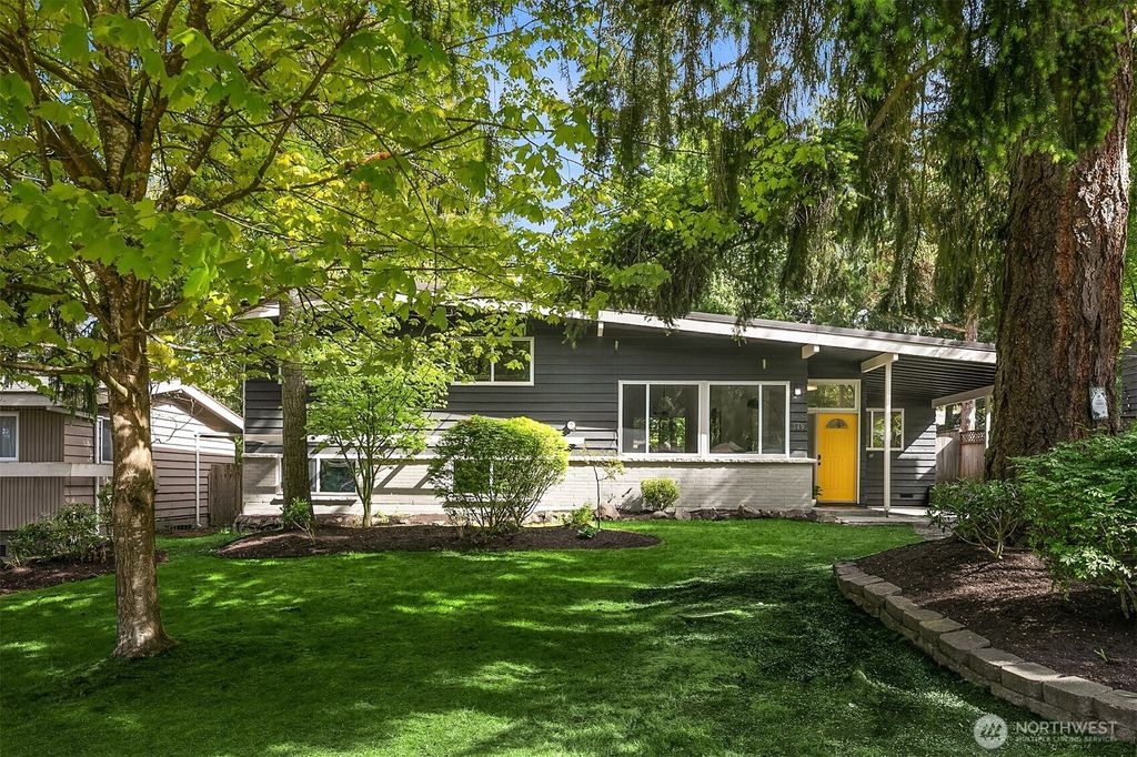 Photo of 116 NE 158th Street, Shoreline, WA 98155 (MLS # 2370467)