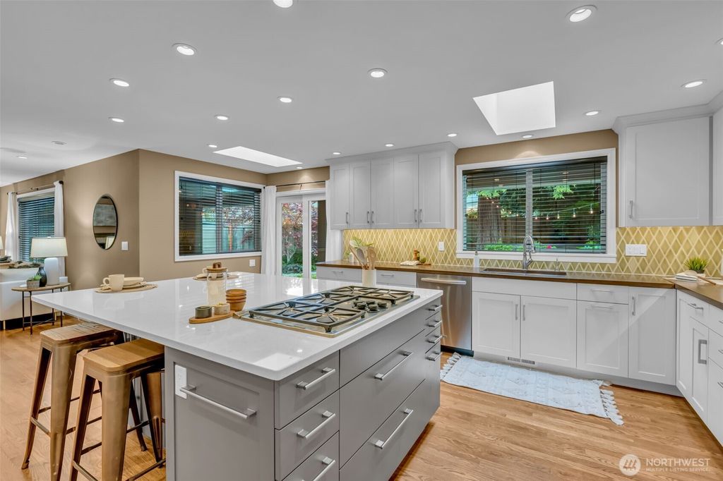 Photo of 23248 NE 20th Place, Sammamish, WA 98074 (MLS # 2366247)