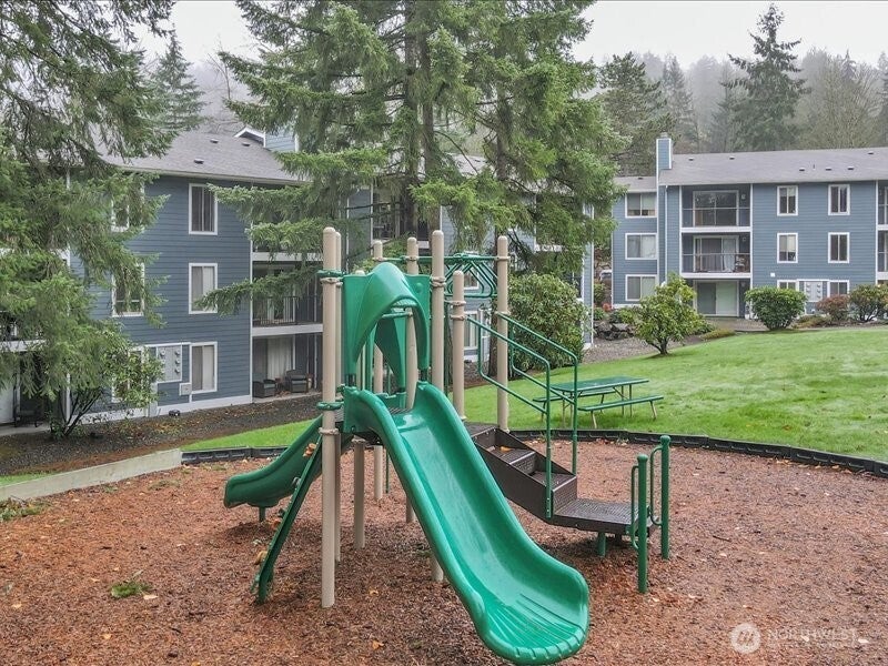 4635 W Lake Sammamish Parkway SE G305