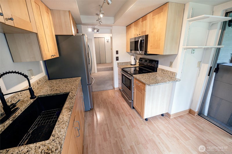 4635 W Lake Sammamish Parkway SE G305