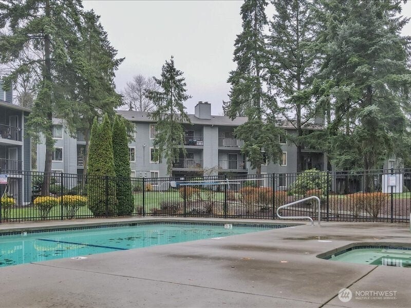 4635 W Lake Sammamish Parkway SE G305
