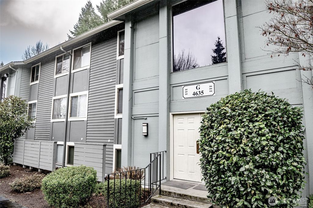Photo of 4635 W Lake Sammamish Parkway SE #G305, Issaquah, WA 98027 (MLS # 2494166)