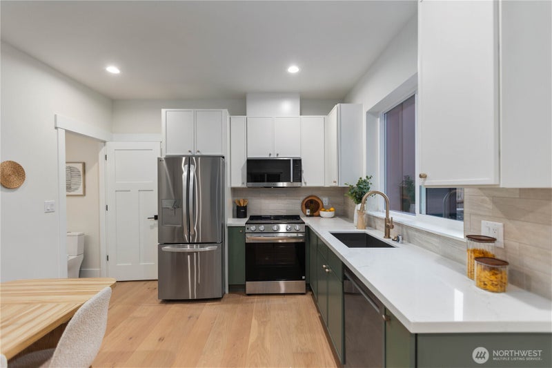 811 NE 125th Street B
