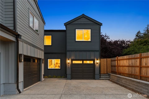 Photo of 811 NE 125th Street #B, Seattle, WA 98125 (MLS # 2554744)