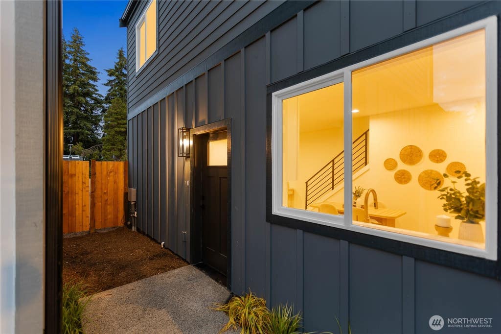 Photo of 811 NE 125th Street #B, Seattle, WA 98125 (MLS # 2554744)