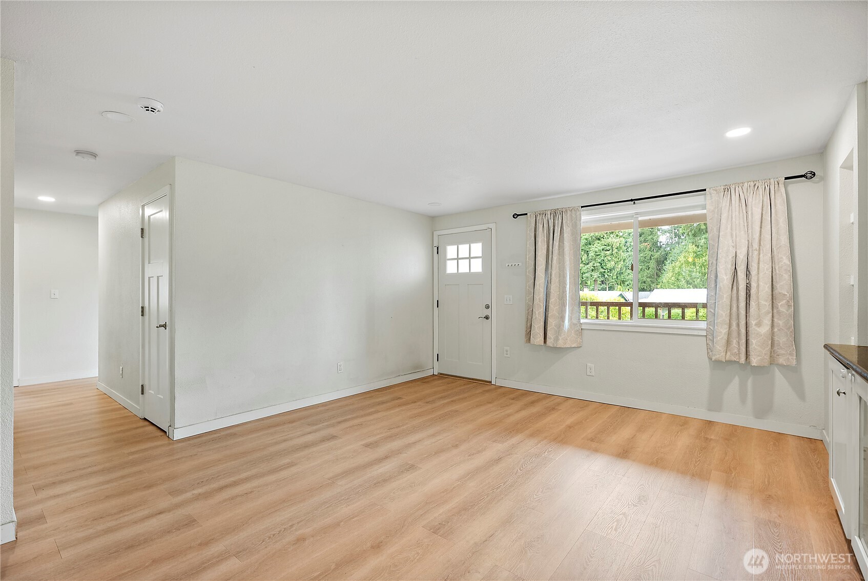 828 Gregory Way SE