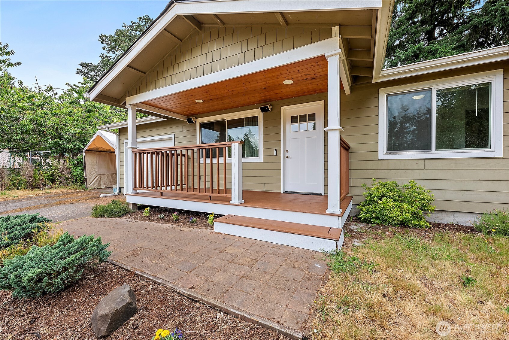 828 Gregory Way SE
