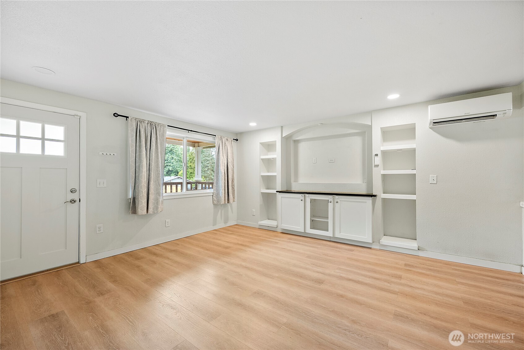 828 Gregory Way SE