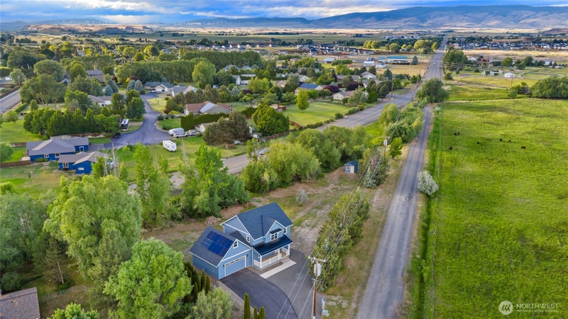 1603 W Dry Creek