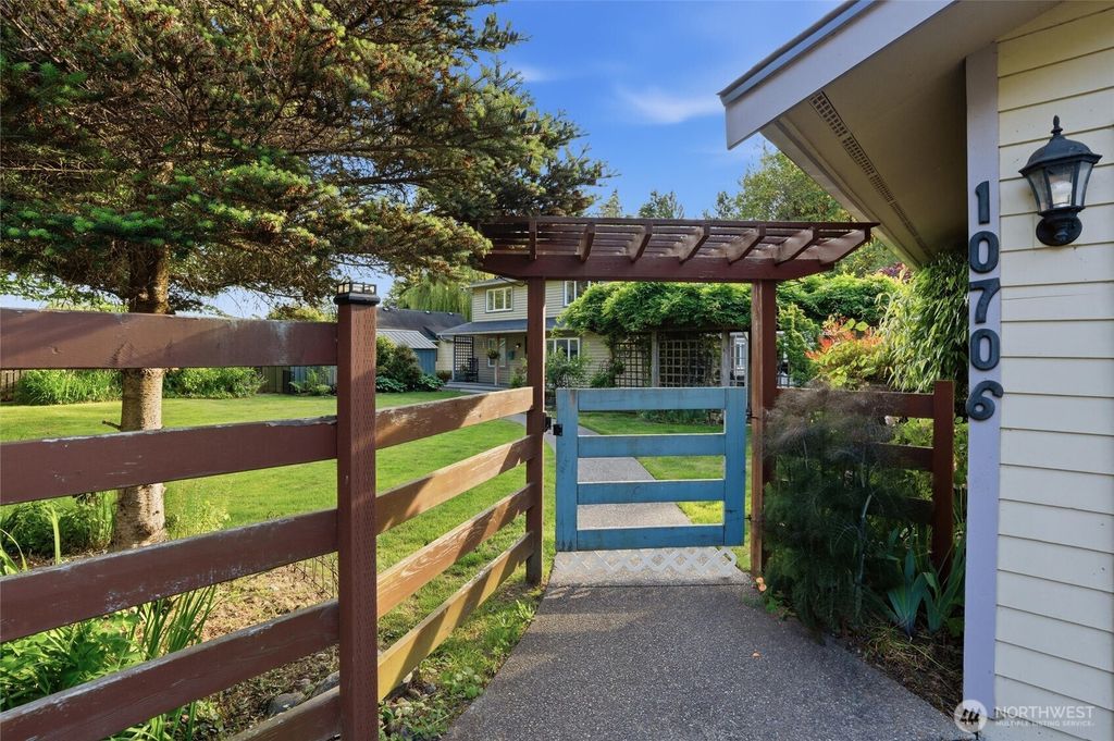Photo of 10706 Crescent Valley Drive NW, Gig Harbor, WA 98335 (MLS # 2531627)
