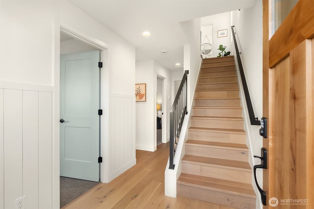 Photo of 635 NW 77th Street, Seattle, WA 98117 (MLS # 2339986)