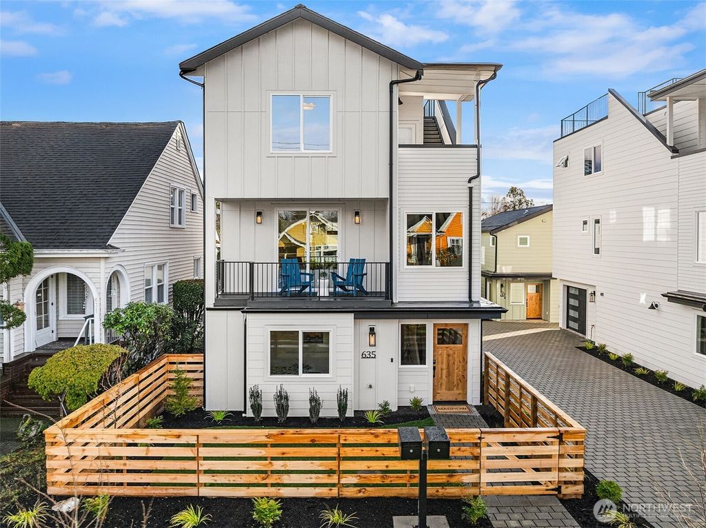 Photo of 635 NW 77th Street, Seattle, WA 98117 (MLS # 2339986)