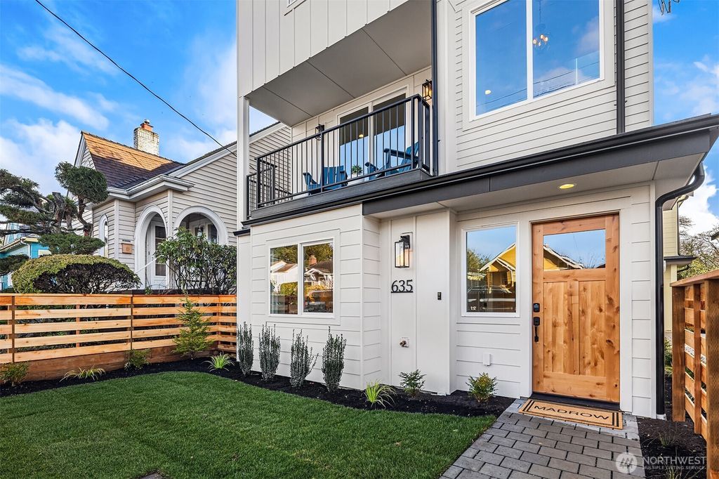 Photo of 635 NW 77th Street, Seattle, WA 98117 (MLS # 2339986)