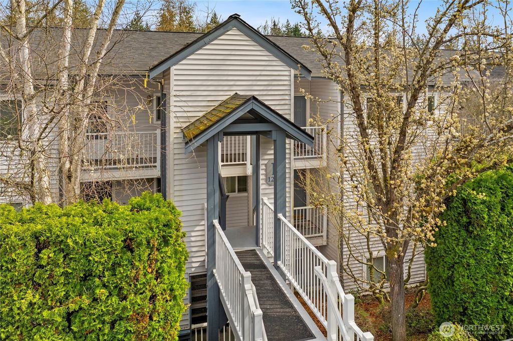 Photo of 12740 NE 10th Place #E302, Bellevue, WA 98005 (MLS # 2497293)