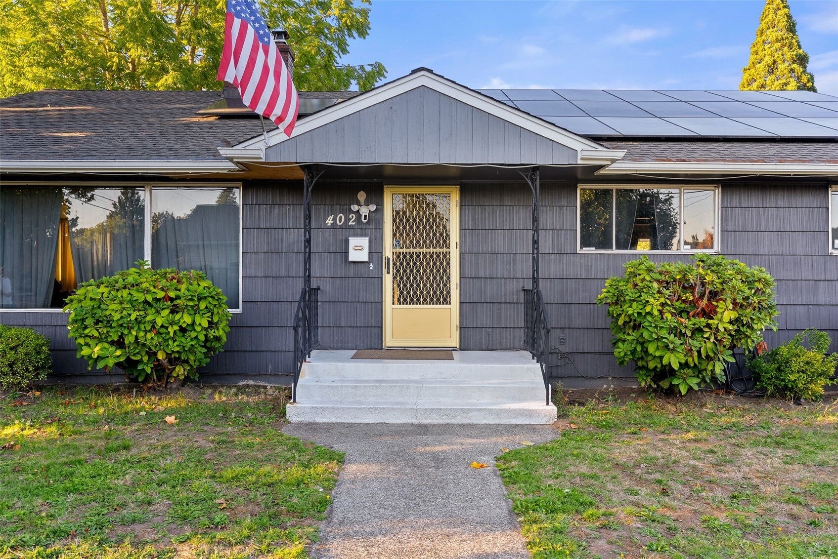 402 Pike Street NE