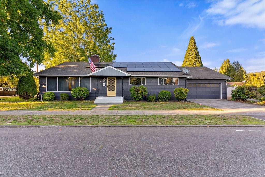 Photo of 402 Pike Street NE, Auburn, WA 98002 (MLS # 2594989)