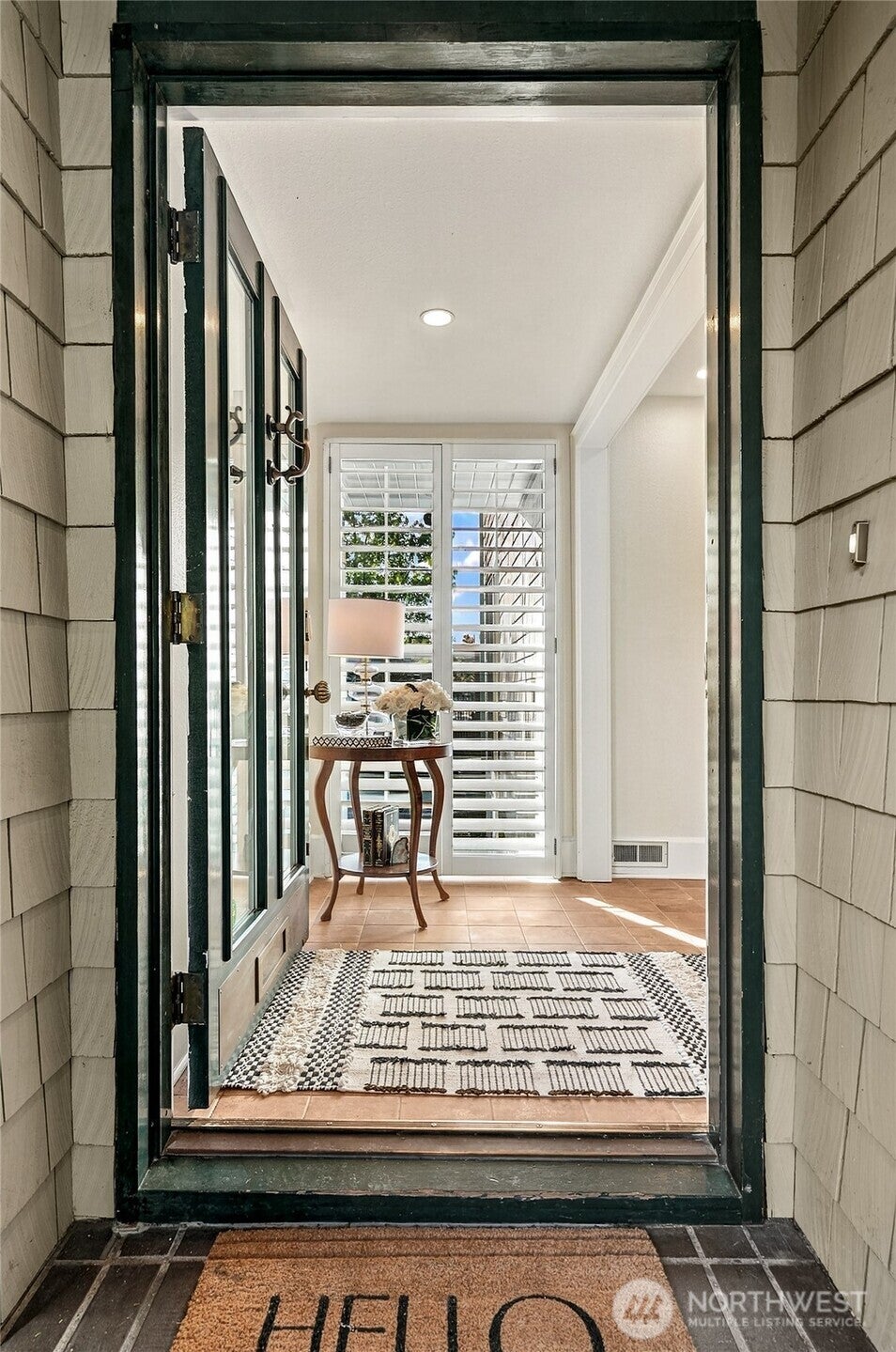 Photo of 915 11th Avenue E, Seattle, WA 98102 (MLS # 2590329)