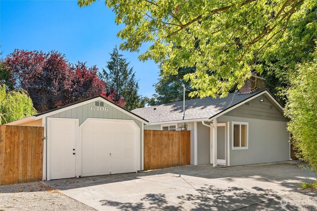 Photo of 6406 218th Street SW, Mountlake Terrace, WA 98043 (MLS # 2203311)