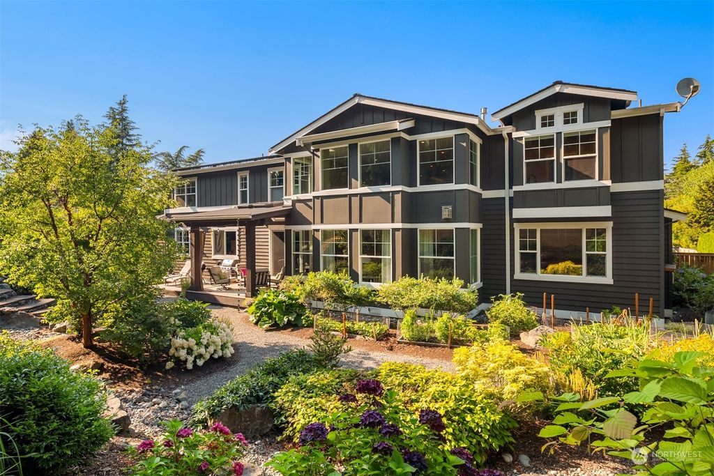 Photo of 8629 Lake Washington Boulevard NE, Medina, WA 98039 (MLS # 2274528)