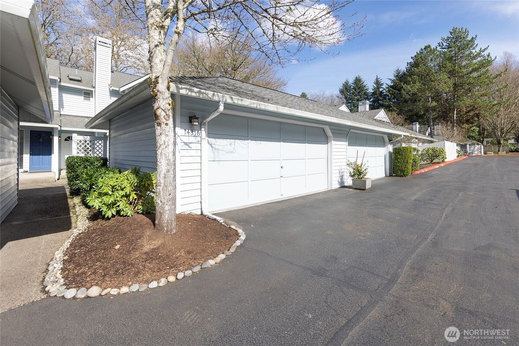 Photo of 14316 SE 42nd LANE Ln, Bellevue, WA 98006 (MLS # 2332679)