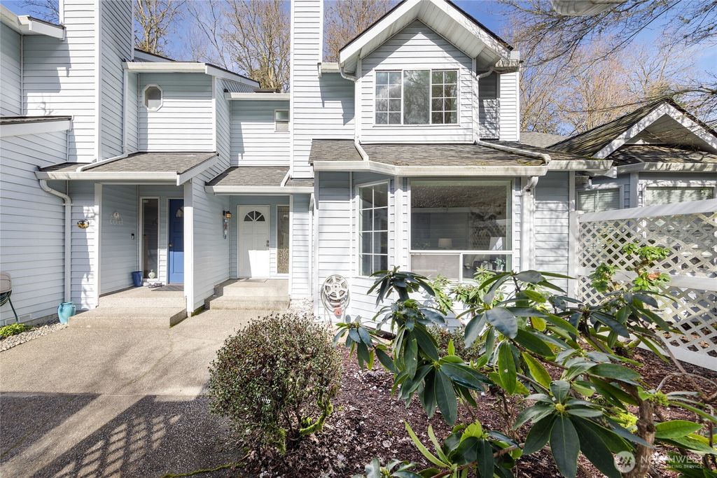 Photo of 14316 SE 42nd LANE Ln, Bellevue, WA 98006 (MLS # 2332679)