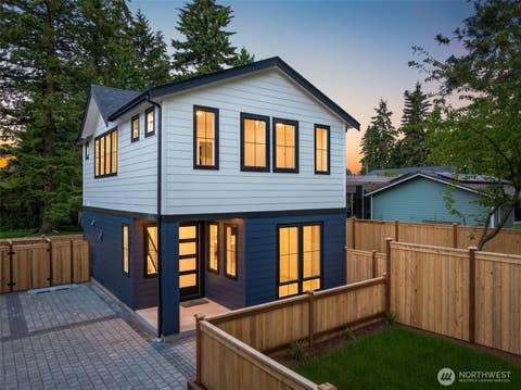 Photo of 13811 84th Lane NE, Kirkland, WA 98034 (MLS # 2551756)