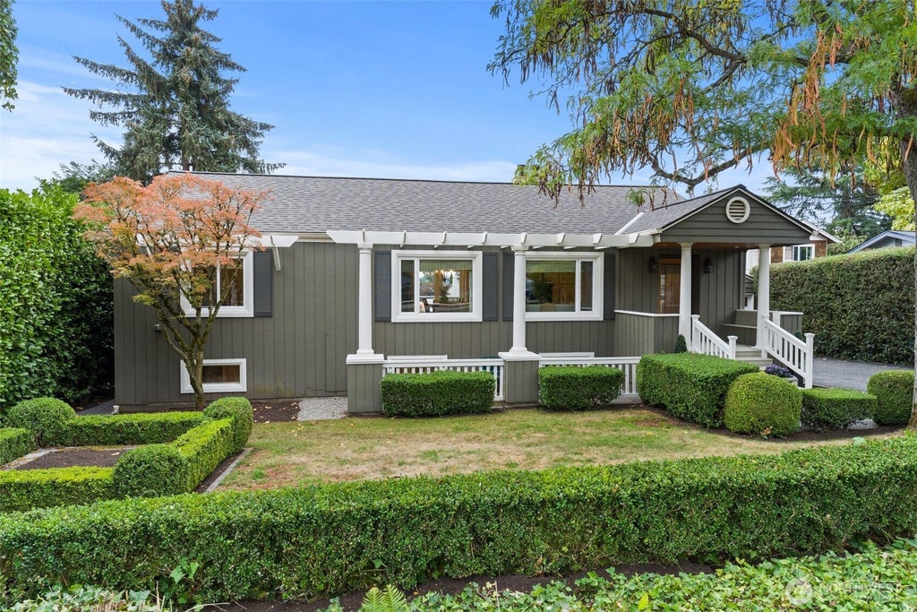 Photo of 213 8th Avenue, Kirkland, WA 98033 (MLS # 2586040)