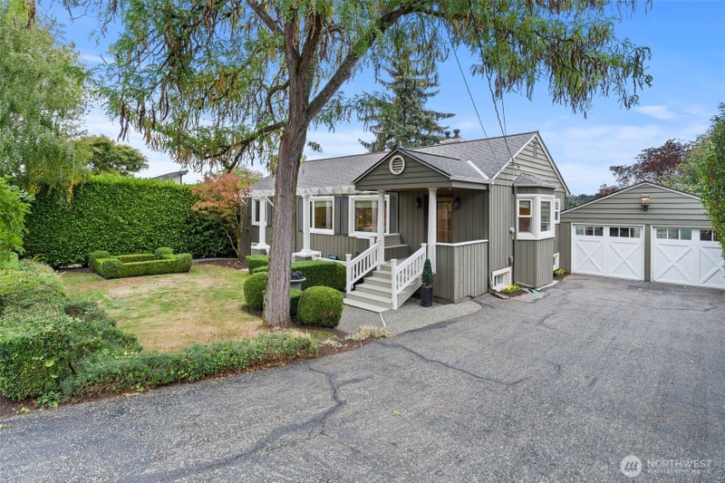 213 8th Avenue