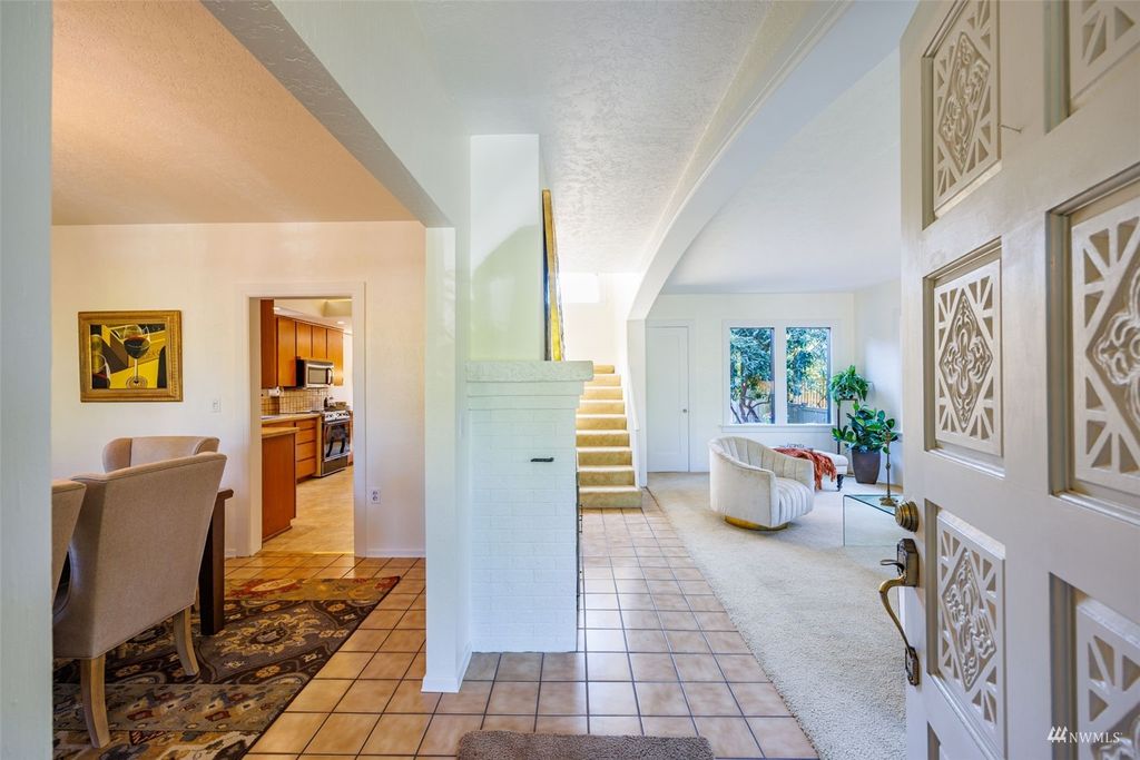 Photo of 319 Blaine Street, Seattle, WA 98109 (MLS # 1986813)