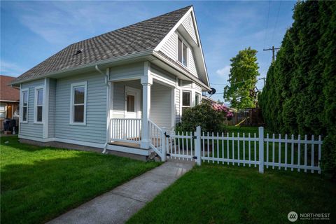 Photo of 304 Sumas Ave AVE, Sumas, WA 98295 (MLS # 2499202)