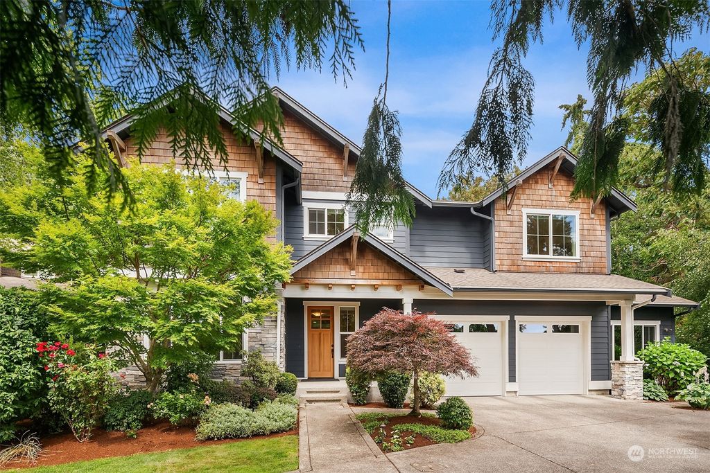 Photo of 8638 NE 121st Place, Kirkland, WA 98034 (MLS # 2271933)