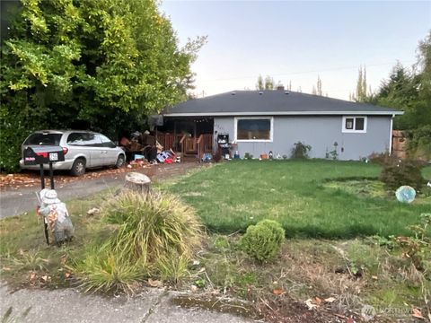 Photo of 256 Douglas Street, Longview, WA 98632 (MLS # 2446379)