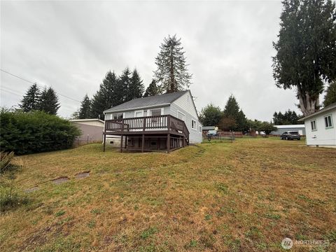 Photo of 1132 Fowler Street, Raymond, WA 98577 (MLS # 2440047)